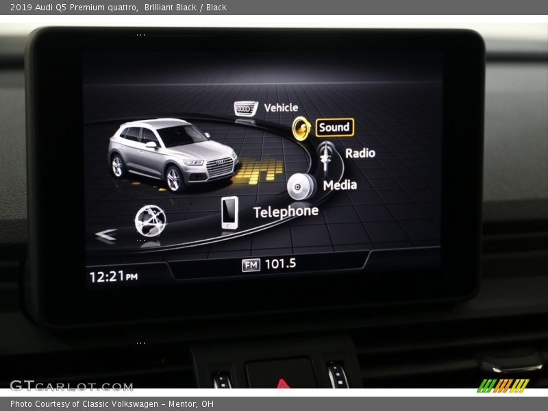 Brilliant Black / Black 2019 Audi Q5 Premium quattro