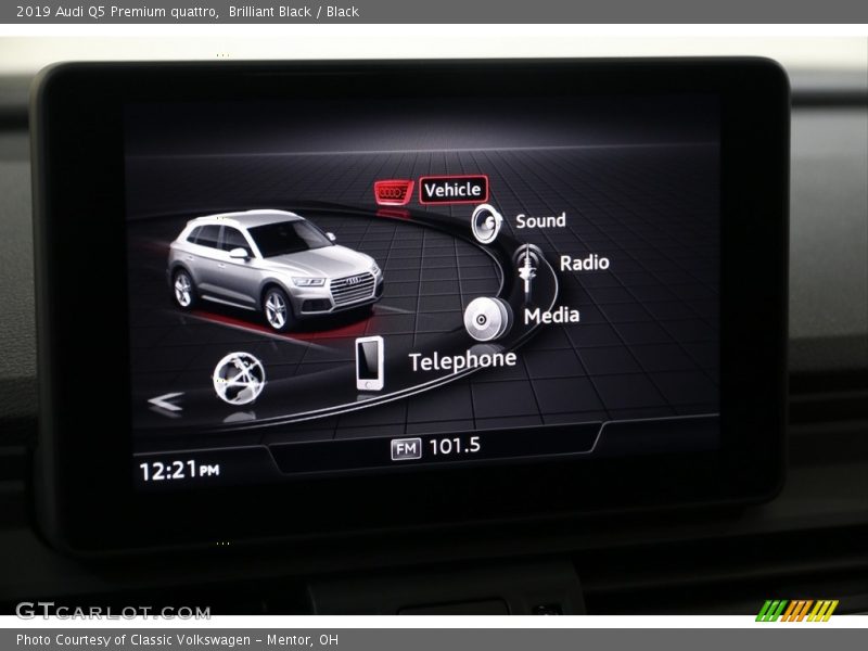 Brilliant Black / Black 2019 Audi Q5 Premium quattro