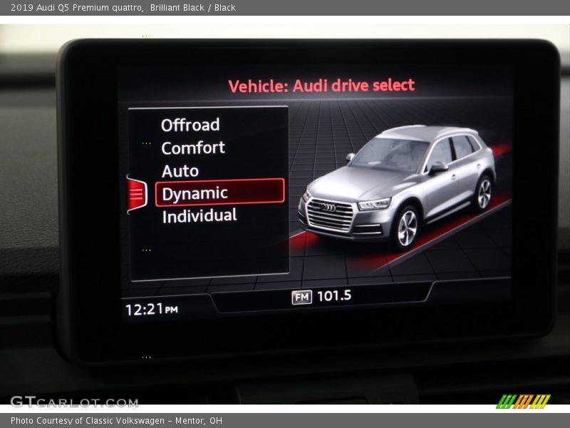 Brilliant Black / Black 2019 Audi Q5 Premium quattro