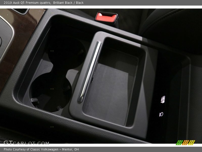 Brilliant Black / Black 2019 Audi Q5 Premium quattro