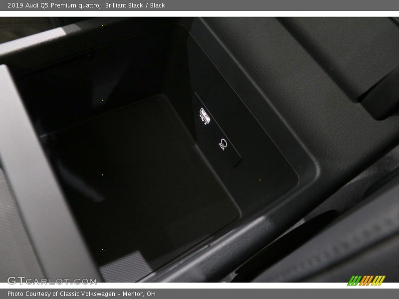 Brilliant Black / Black 2019 Audi Q5 Premium quattro