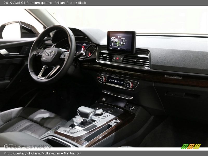 Dashboard of 2019 Q5 Premium quattro