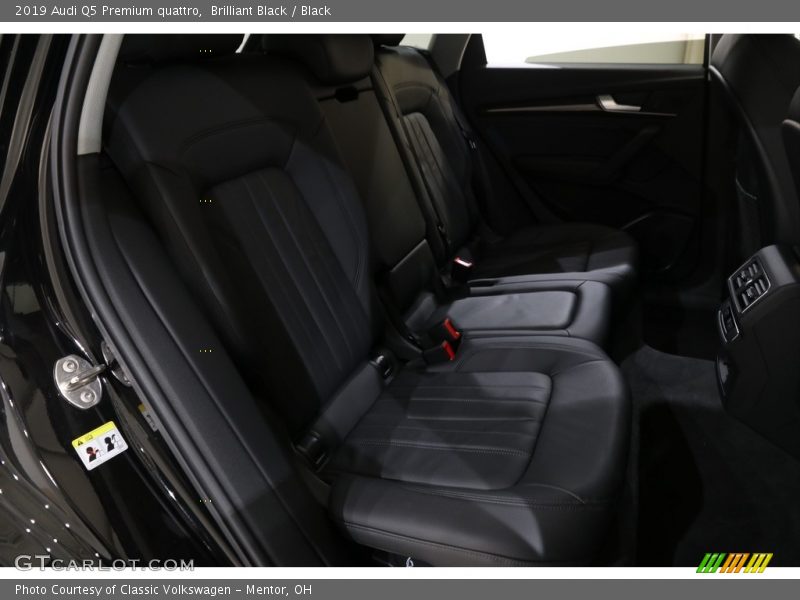 Brilliant Black / Black 2019 Audi Q5 Premium quattro