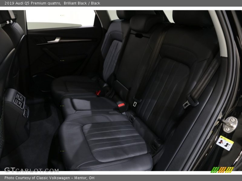 Brilliant Black / Black 2019 Audi Q5 Premium quattro
