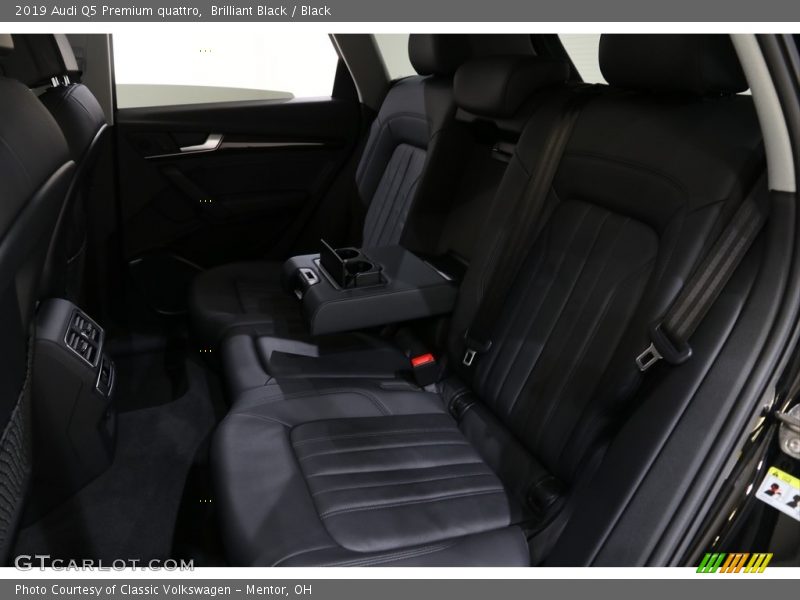 Brilliant Black / Black 2019 Audi Q5 Premium quattro