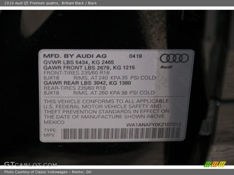 Brilliant Black / Black 2019 Audi Q5 Premium quattro