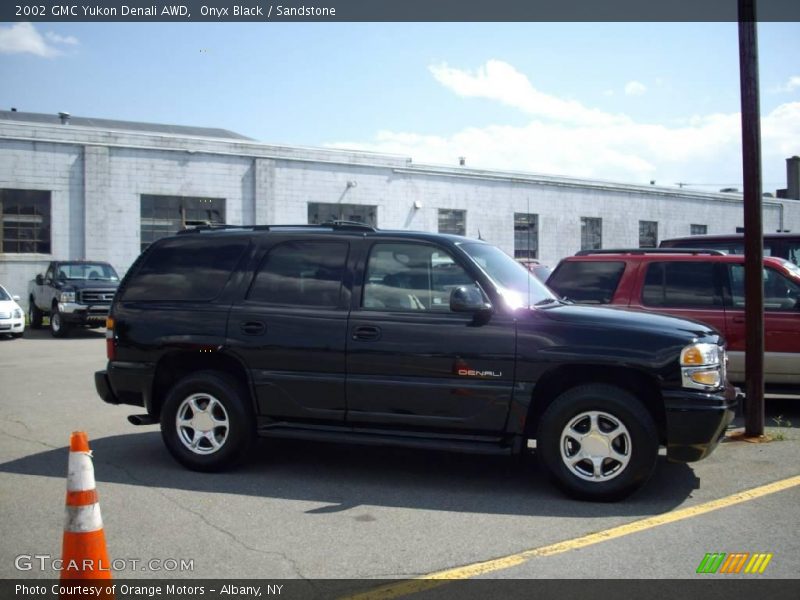 Onyx Black / Sandstone 2002 GMC Yukon Denali AWD