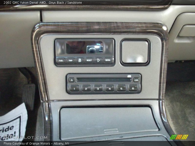 Onyx Black / Sandstone 2002 GMC Yukon Denali AWD