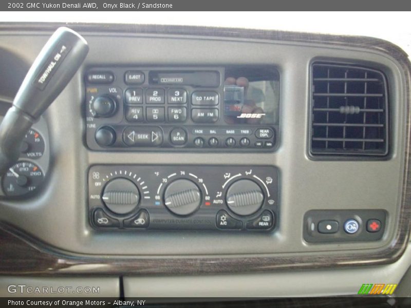 Onyx Black / Sandstone 2002 GMC Yukon Denali AWD