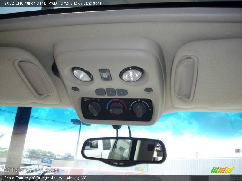 Onyx Black / Sandstone 2002 GMC Yukon Denali AWD