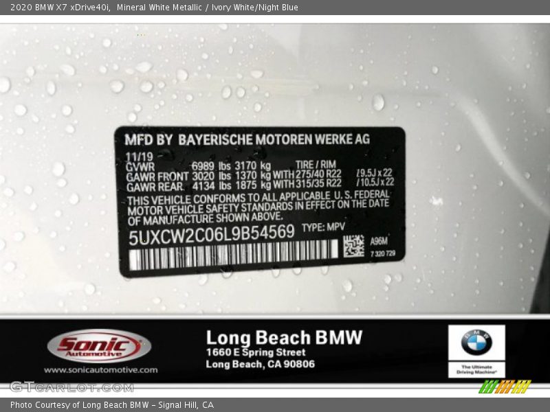 Mineral White Metallic / Ivory White/Night Blue 2020 BMW X7 xDrive40i