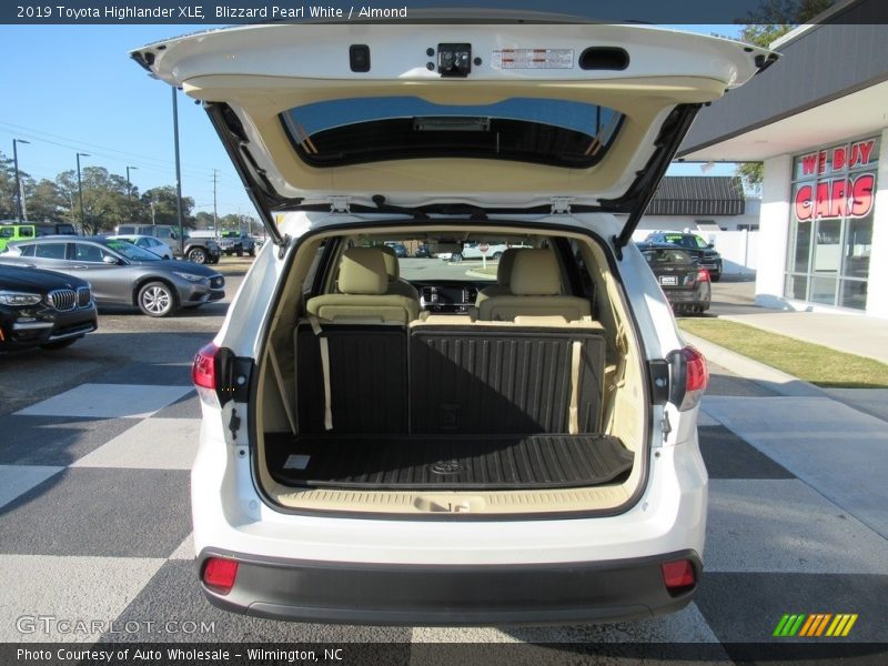 Blizzard Pearl White / Almond 2019 Toyota Highlander XLE