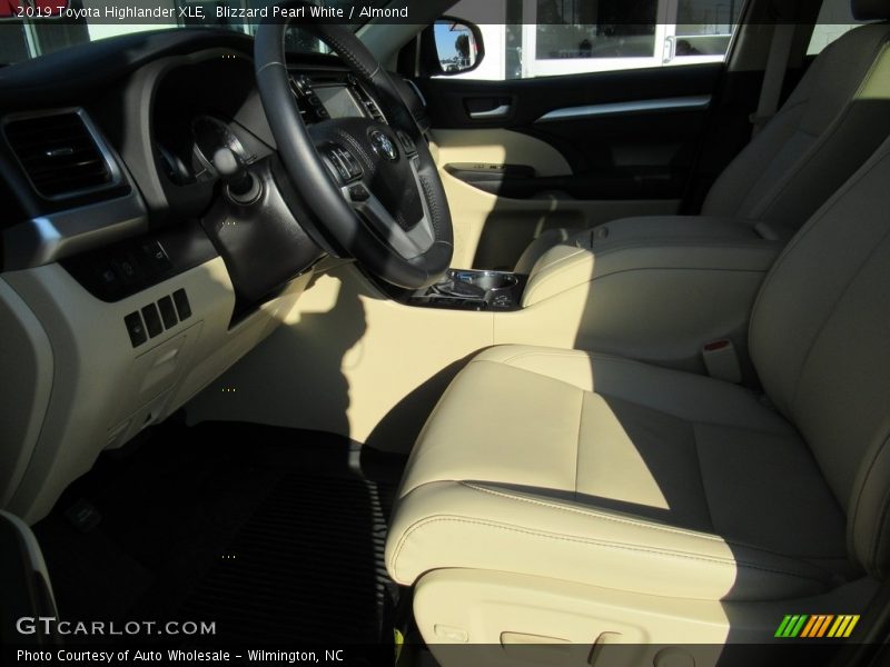 Blizzard Pearl White / Almond 2019 Toyota Highlander XLE