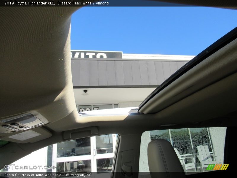 Blizzard Pearl White / Almond 2019 Toyota Highlander XLE