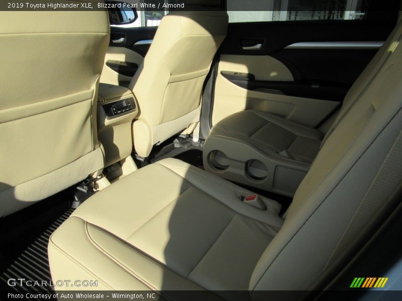 Blizzard Pearl White / Almond 2019 Toyota Highlander XLE
