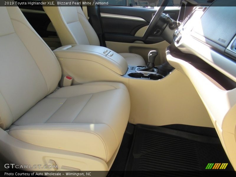 Blizzard Pearl White / Almond 2019 Toyota Highlander XLE
