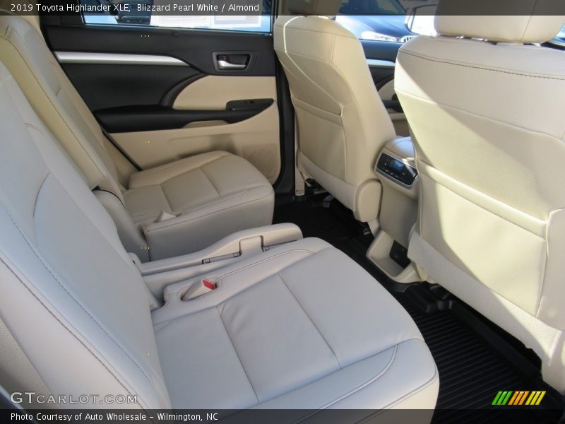 Blizzard Pearl White / Almond 2019 Toyota Highlander XLE