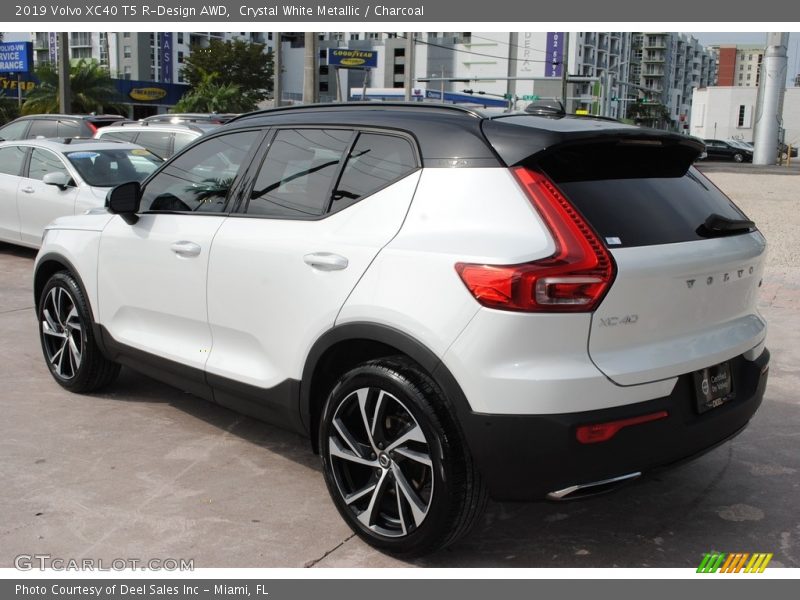 Crystal White Metallic / Charcoal 2019 Volvo XC40 T5 R-Design AWD