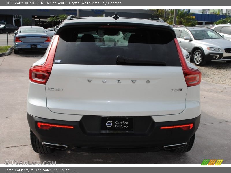 Crystal White Metallic / Charcoal 2019 Volvo XC40 T5 R-Design AWD
