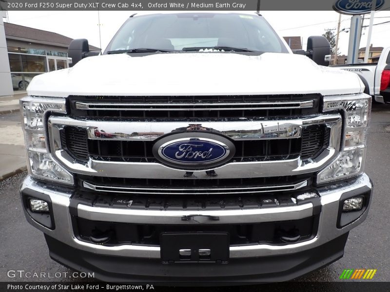 Oxford White / Medium Earth Gray 2020 Ford F250 Super Duty XLT Crew Cab 4x4