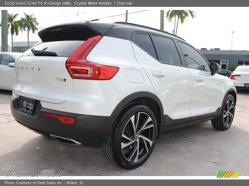 Crystal White Metallic / Charcoal 2019 Volvo XC40 T5 R-Design AWD