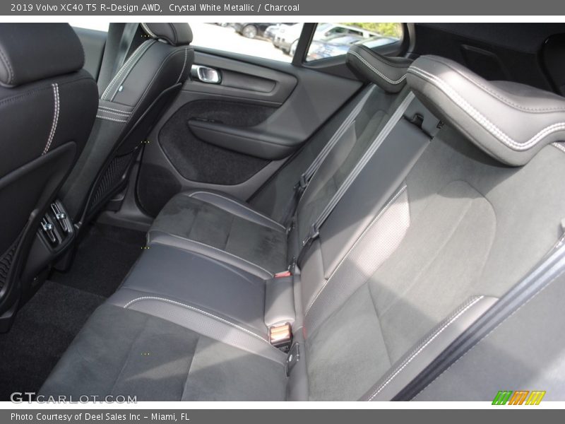 Crystal White Metallic / Charcoal 2019 Volvo XC40 T5 R-Design AWD