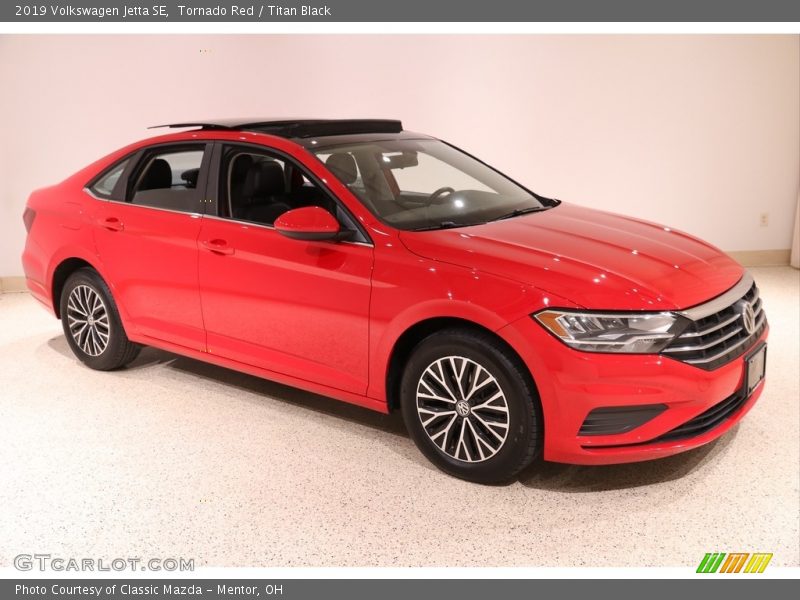 Front 3/4 View of 2019 Jetta SE