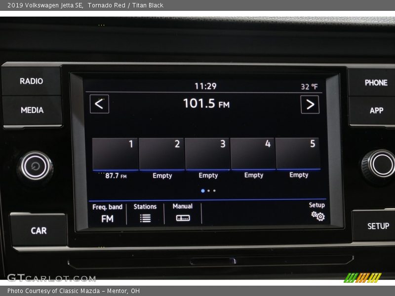 Controls of 2019 Jetta SE