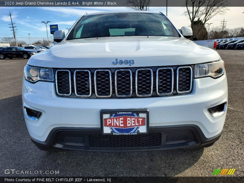 Bright White / Black 2020 Jeep Grand Cherokee Laredo E 4x4