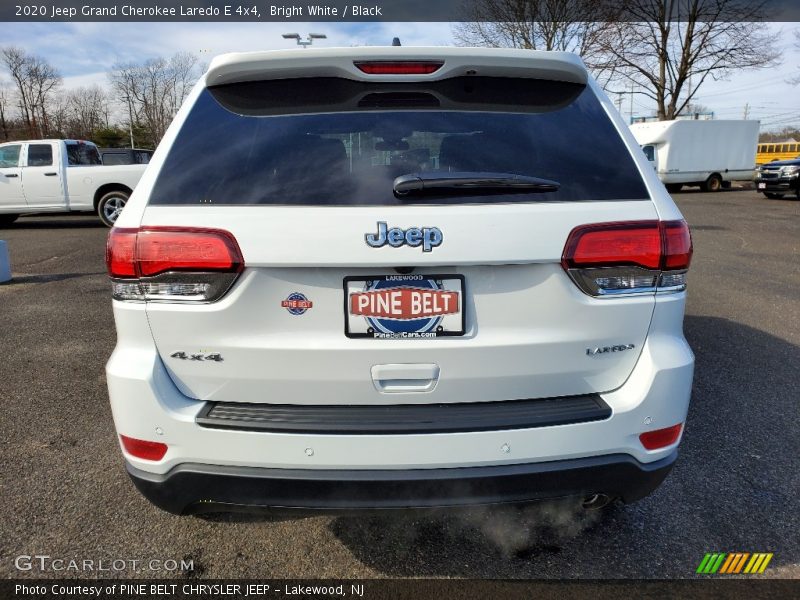 Bright White / Black 2020 Jeep Grand Cherokee Laredo E 4x4