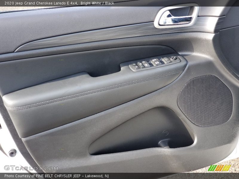 Bright White / Black 2020 Jeep Grand Cherokee Laredo E 4x4