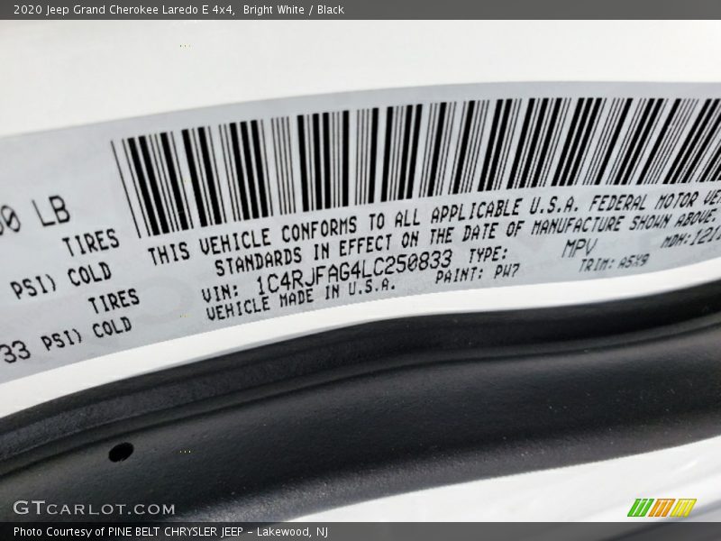 Bright White / Black 2020 Jeep Grand Cherokee Laredo E 4x4