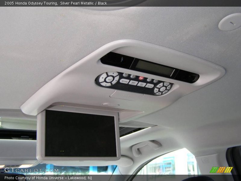 Silver Pearl Metallic / Black 2005 Honda Odyssey Touring