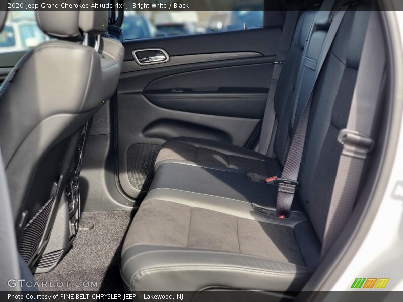 Bright White / Black 2020 Jeep Grand Cherokee Altitude 4x4