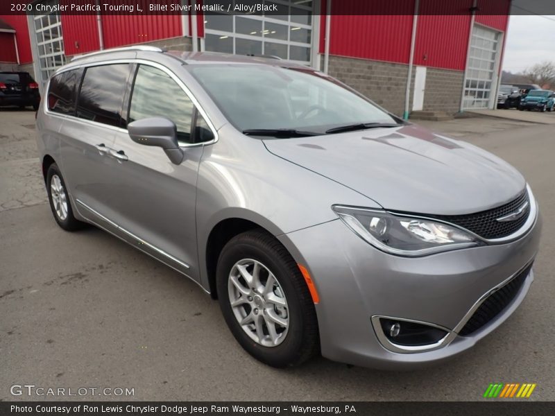 Front 3/4 View of 2020 Pacifica Touring L