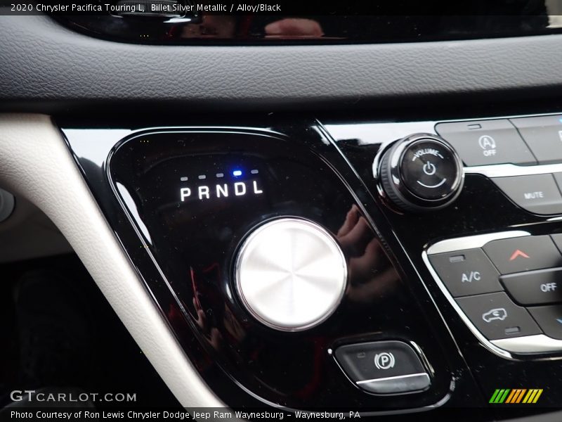 2020 Pacifica Touring L 9 Speed Automatic Shifter