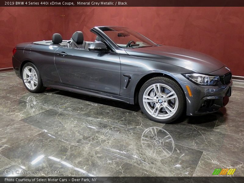 Front 3/4 View of 2019 4 Series 440i xDrive Coupe