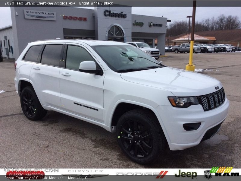 Bright White / Black 2020 Jeep Grand Cherokee Altitude 4x4