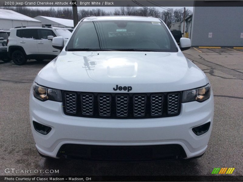 Bright White / Black 2020 Jeep Grand Cherokee Altitude 4x4