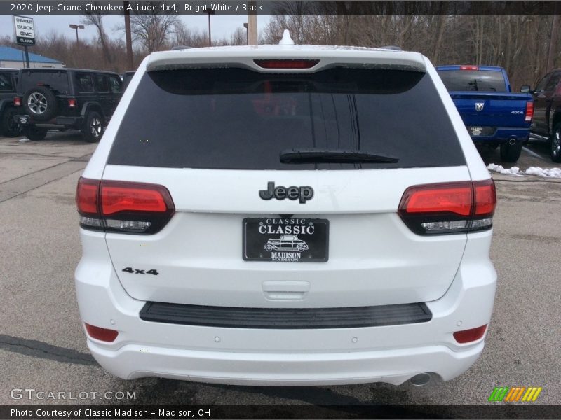 Bright White / Black 2020 Jeep Grand Cherokee Altitude 4x4