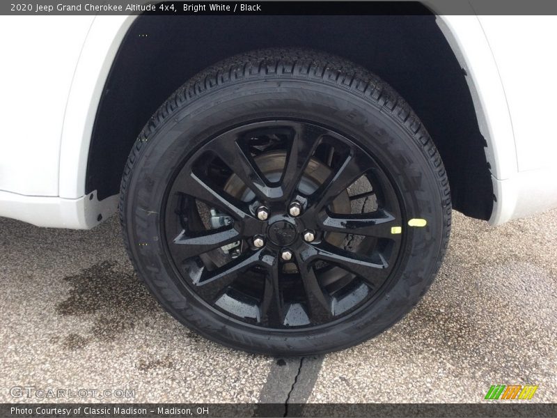Bright White / Black 2020 Jeep Grand Cherokee Altitude 4x4