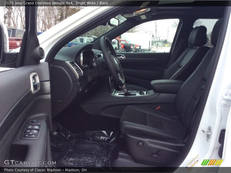 Bright White / Black 2020 Jeep Grand Cherokee Altitude 4x4