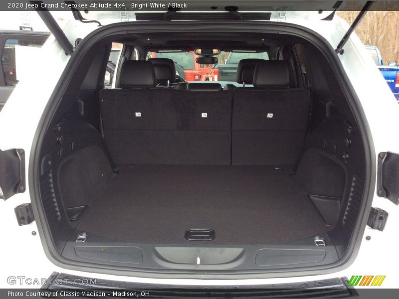 Bright White / Black 2020 Jeep Grand Cherokee Altitude 4x4
