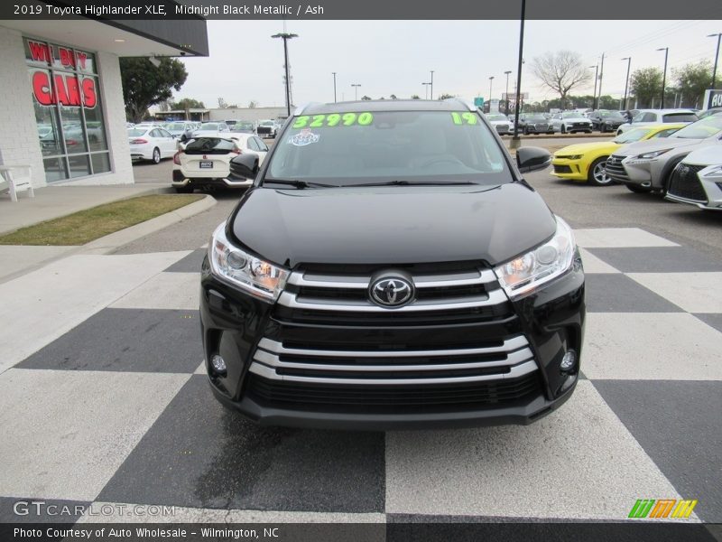 Midnight Black Metallic / Ash 2019 Toyota Highlander XLE