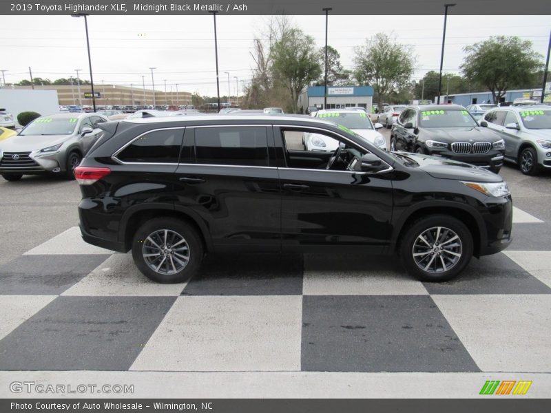 Midnight Black Metallic / Ash 2019 Toyota Highlander XLE