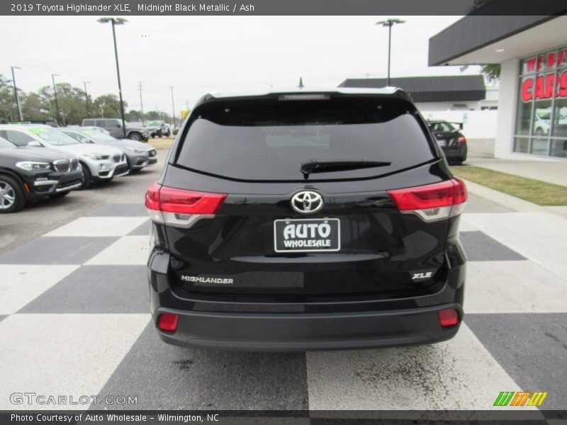 Midnight Black Metallic / Ash 2019 Toyota Highlander XLE