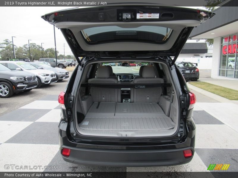 Midnight Black Metallic / Ash 2019 Toyota Highlander XLE