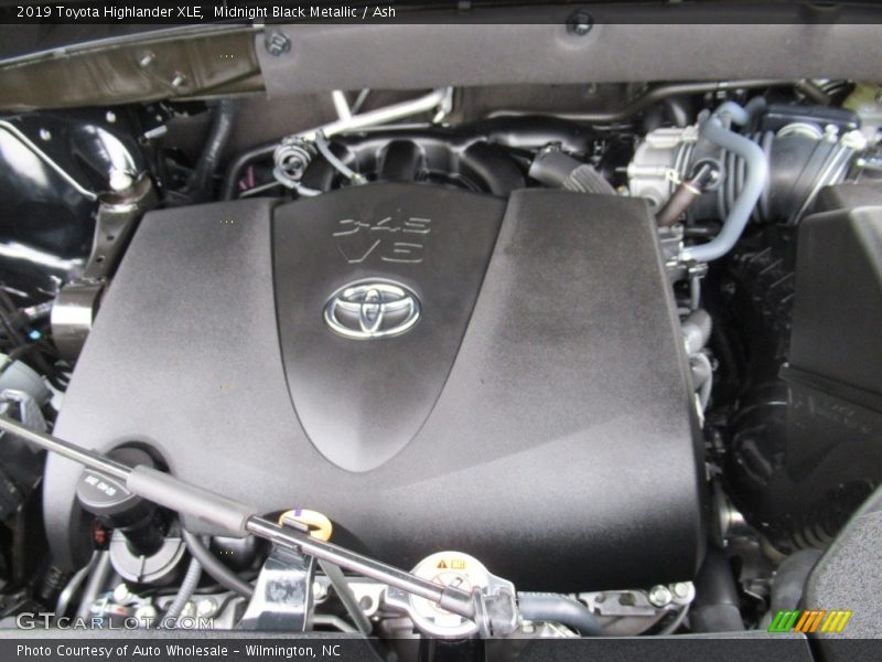 Midnight Black Metallic / Ash 2019 Toyota Highlander XLE