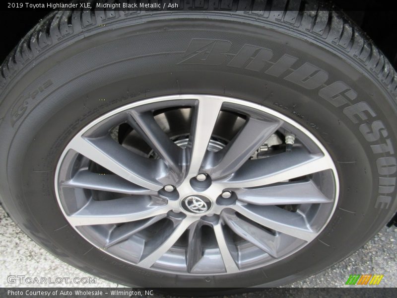 Midnight Black Metallic / Ash 2019 Toyota Highlander XLE