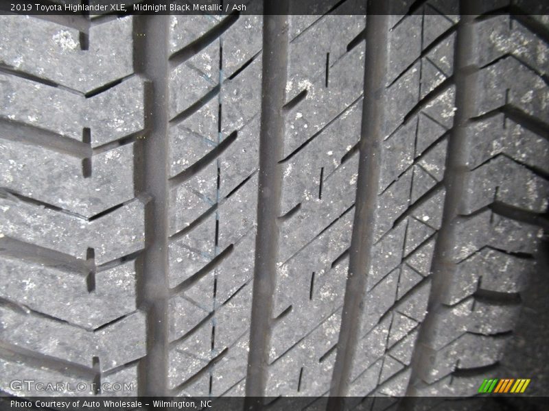 Midnight Black Metallic / Ash 2019 Toyota Highlander XLE